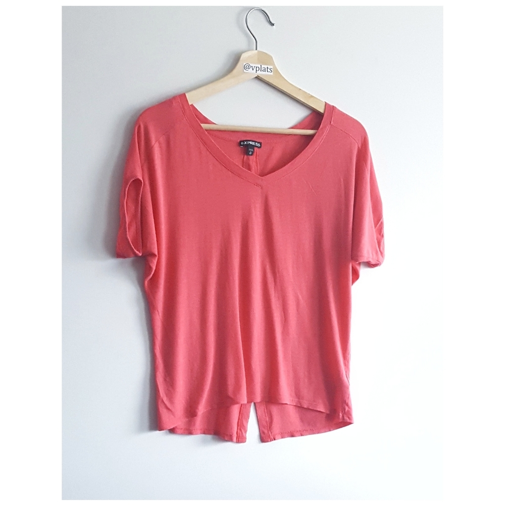 ▪︎Express▪︎Button Back Tux Tail Wedge Tee - Picture 2 of 8